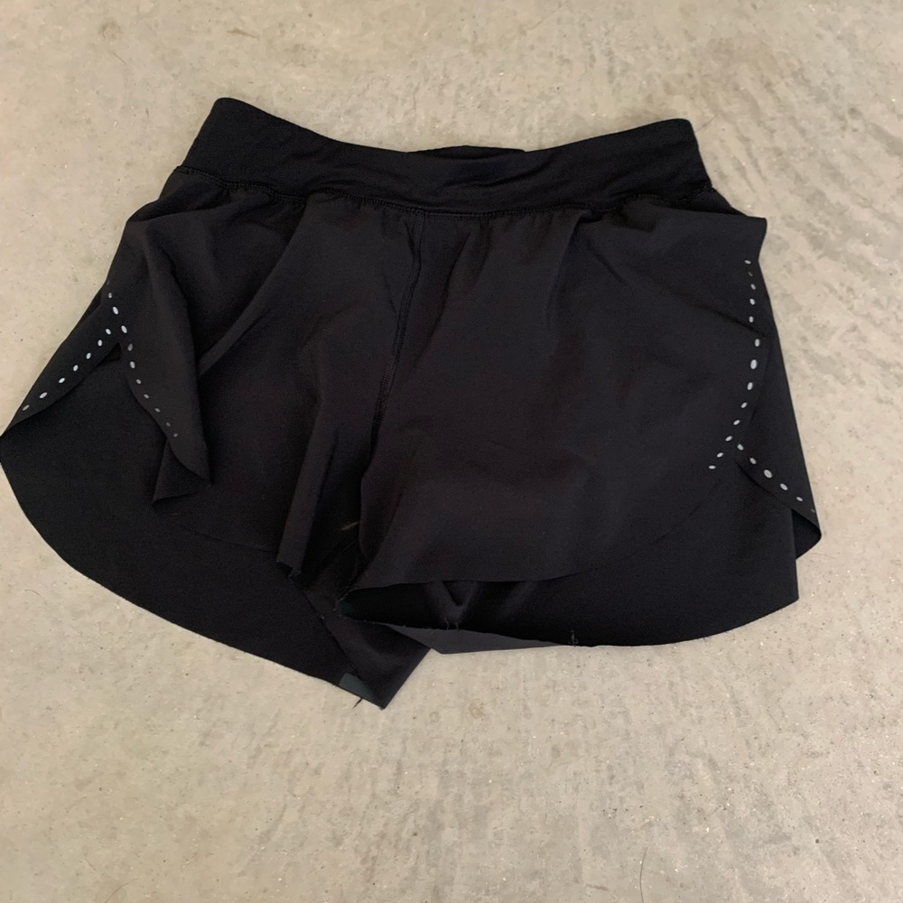 Lululemon find your pace shorts Sz. 6